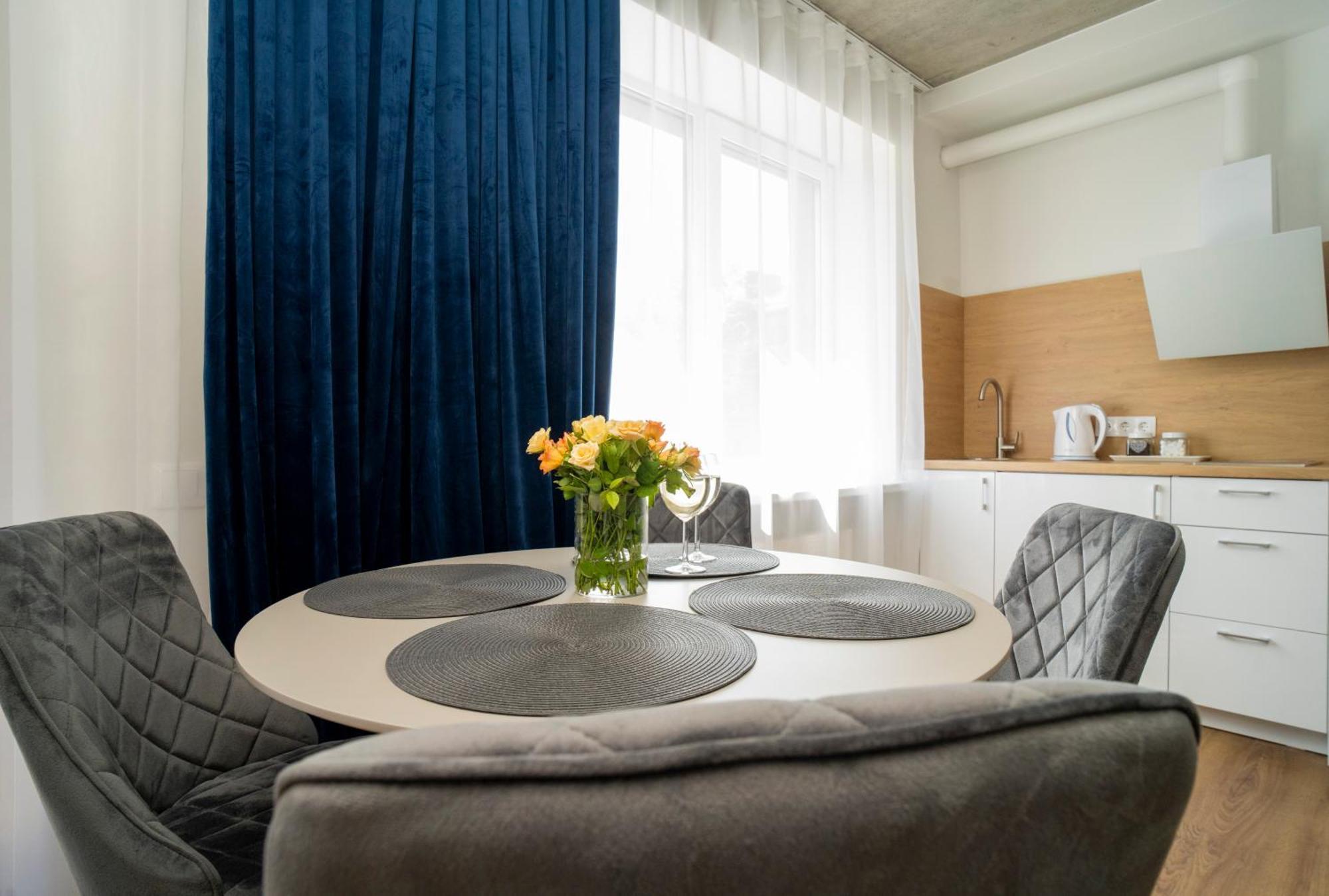 Fort63 Apartments Каунас Стая снимка