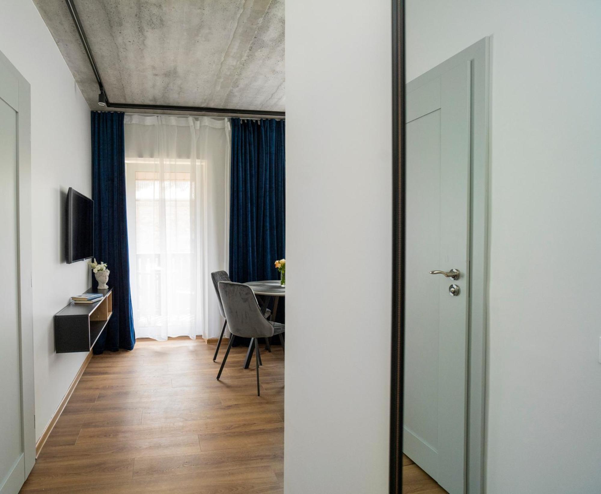 Fort63 Apartments Каунас Стая снимка