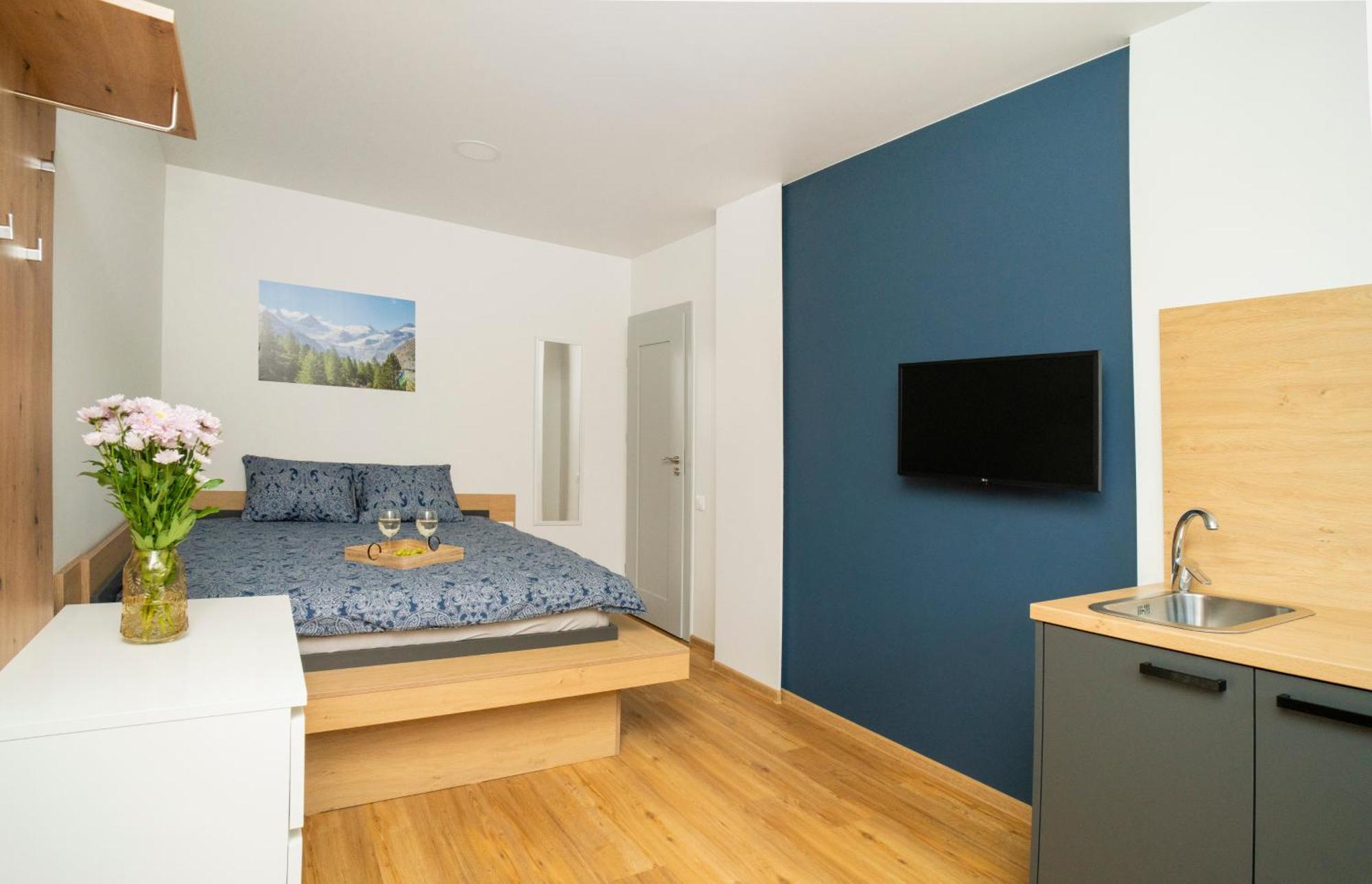 Fort63 Apartments Каунас Стая снимка