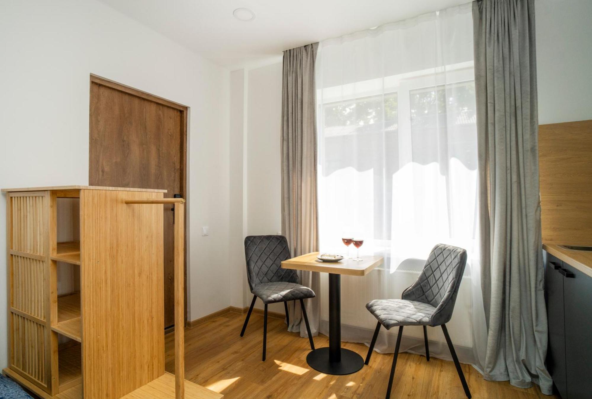 Fort63 Apartments Каунас Стая снимка