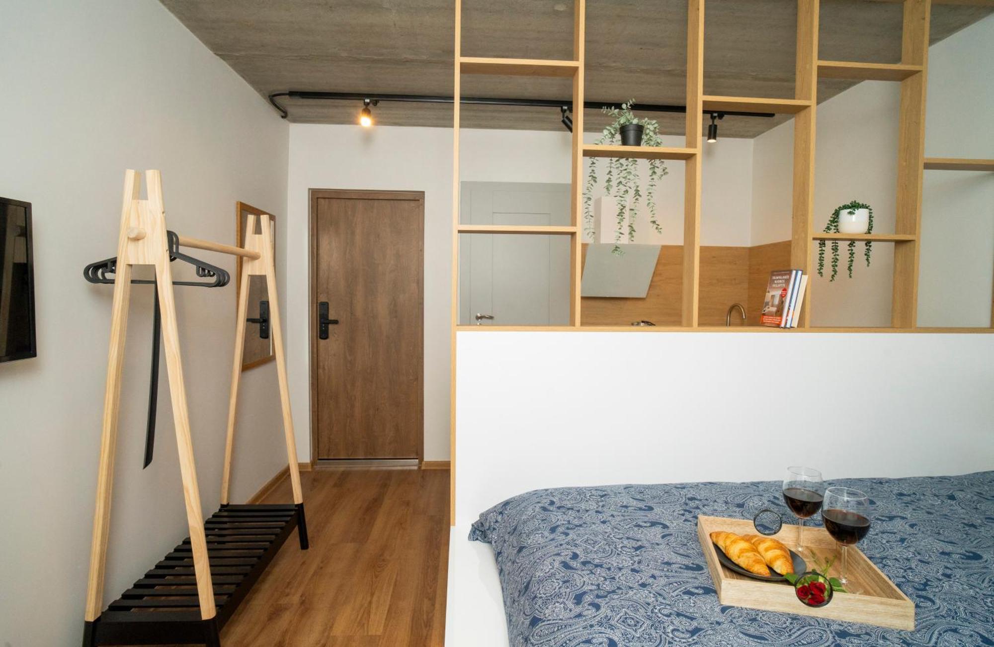 Fort63 Apartments Каунас Стая снимка