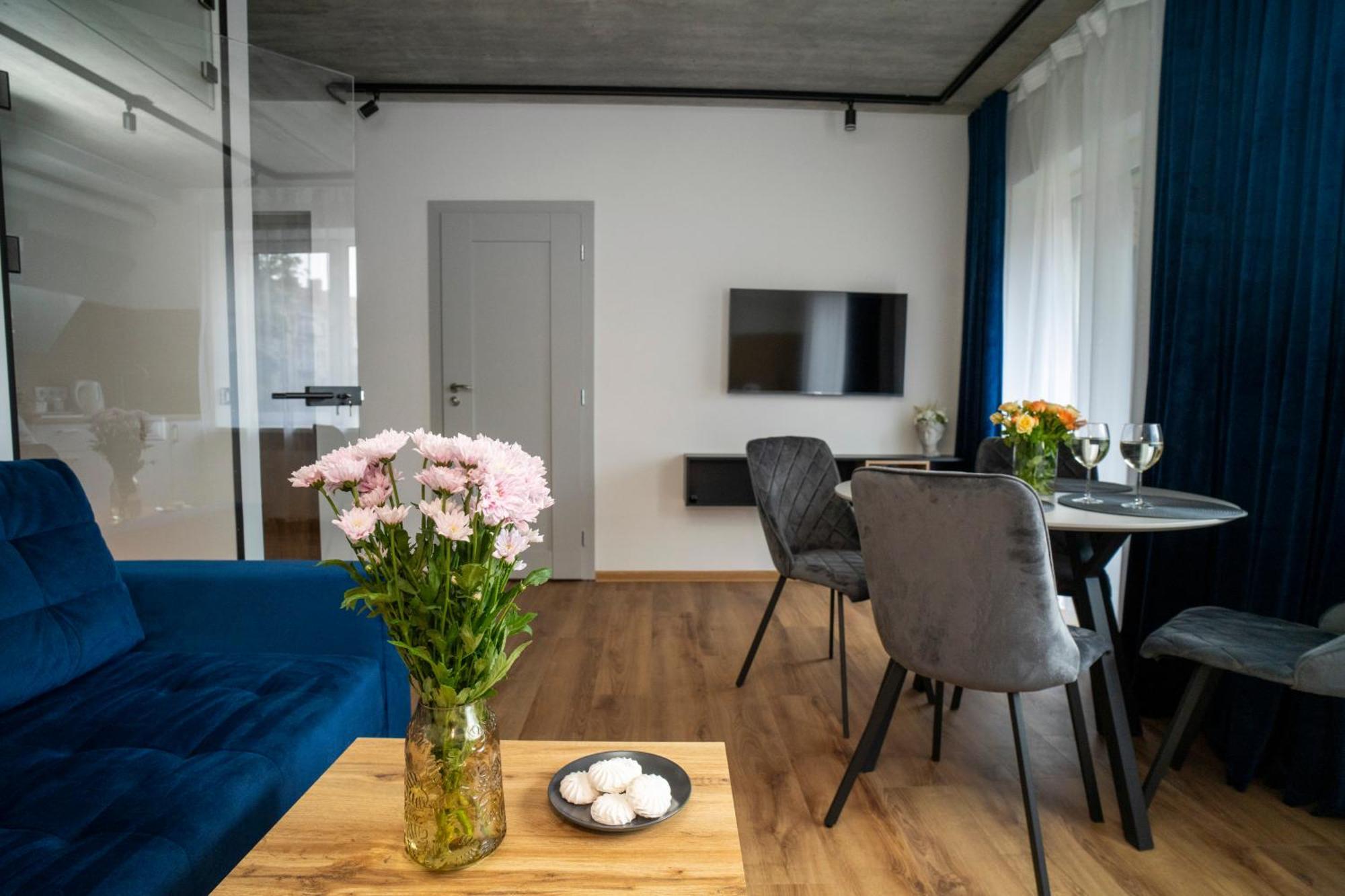 Fort63 Apartments Каунас Стая снимка